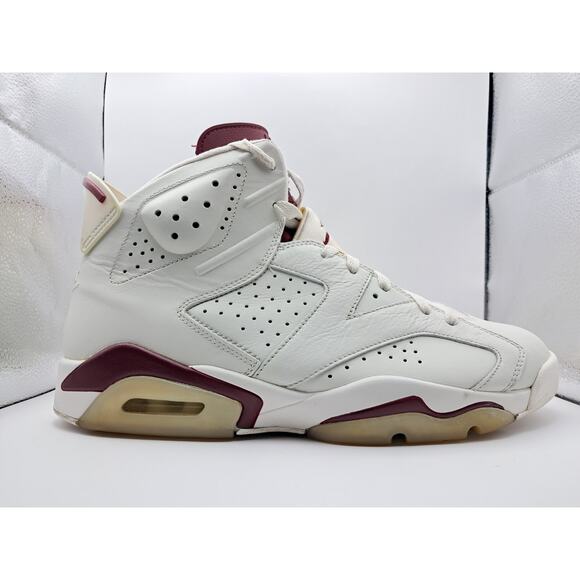 Size 11M | 12.5W - Jordan 6 Retro Maroon (2015) - 384664-116 - Picture 6 of 11